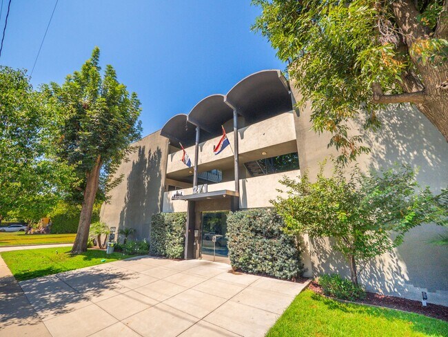 Interior Photo - 271 Parke St