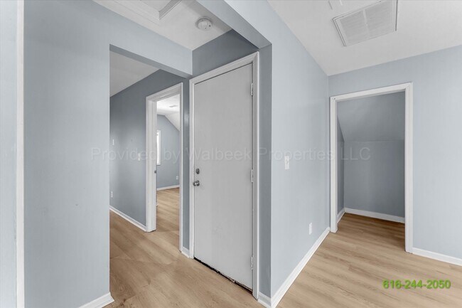 Building Photo - 2142 Palace Ave SW
