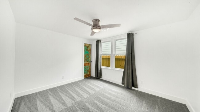 Building Photo - 129 E 31st 1/2 St