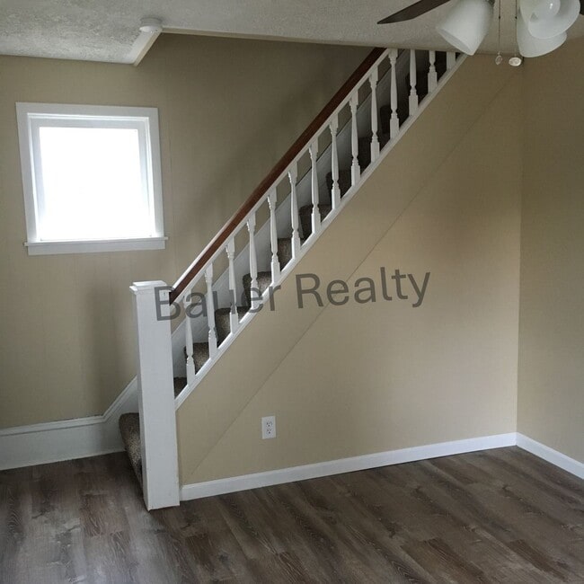 Building Photo - Renovated Two Bedroom Home