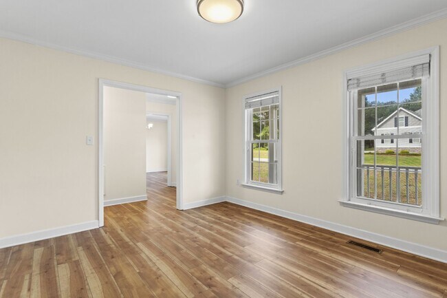 Building Photo - 4 Bedroom 2.5 Bathroom located in Creeks Edge