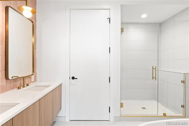 Building Photo - 3520 Chestnut Pl