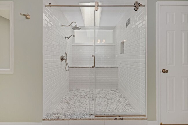 Building Photo - 3 Bed 3.5 Bath - Kentlands Townhouse - 2 C...