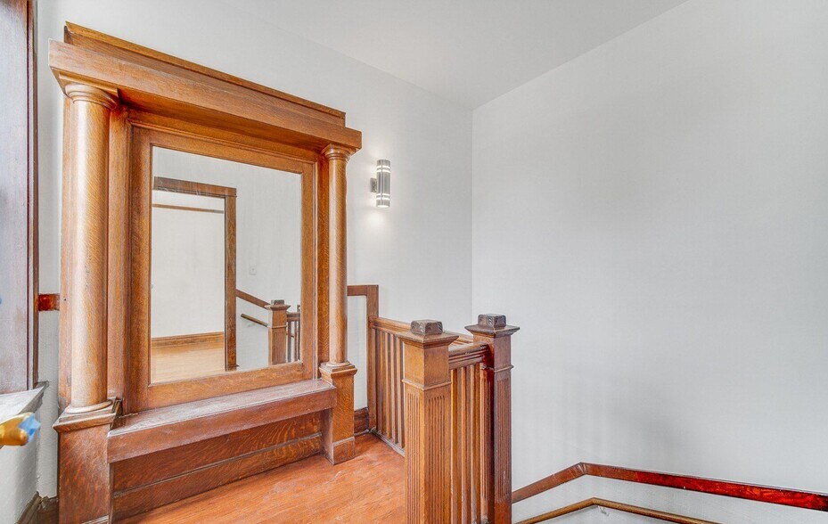 Building Photo - 3615 N Oakley Ave