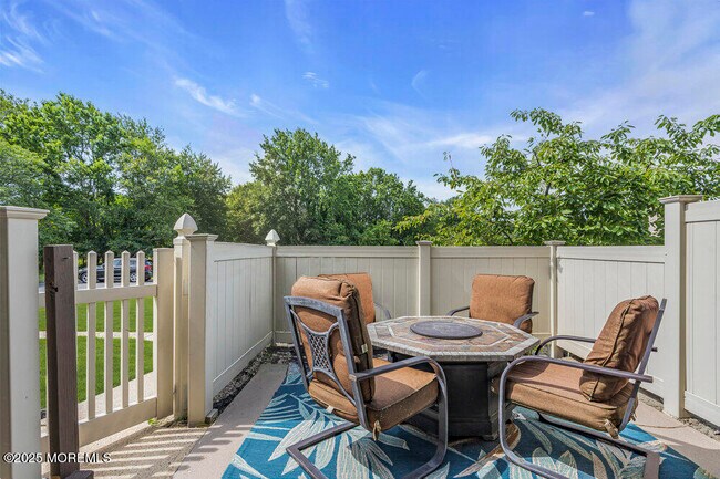 Building Photo - 18 Cotswold Cir