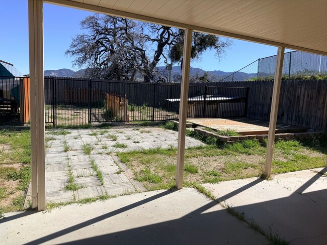 Building Photo - 3+2 w/garage and large fenced backyard