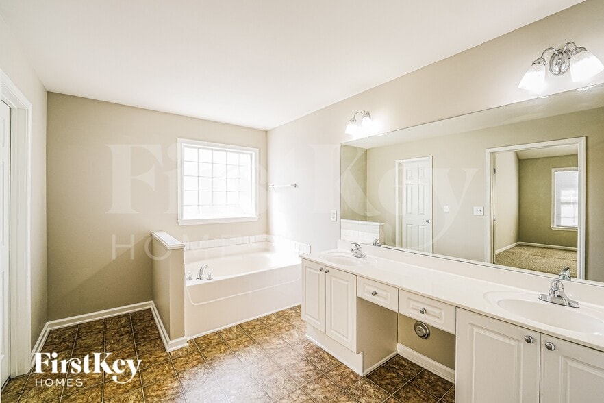 Building Photo - 535 Bentmoor Dr