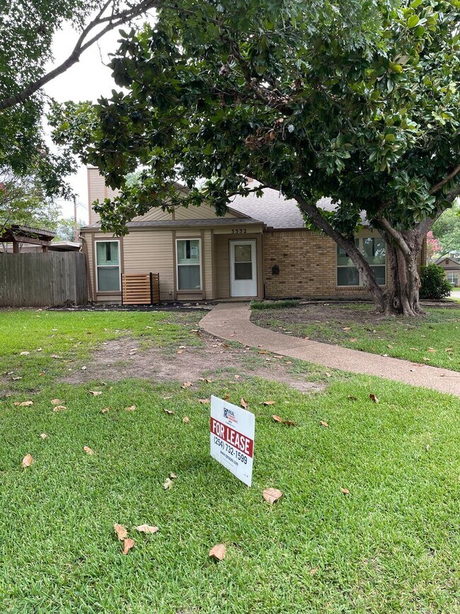 Building Photo - Available Now! Charming 2-Bedroom, 2-bath Landon Branch Townhome with Private Courtyard and Prime...