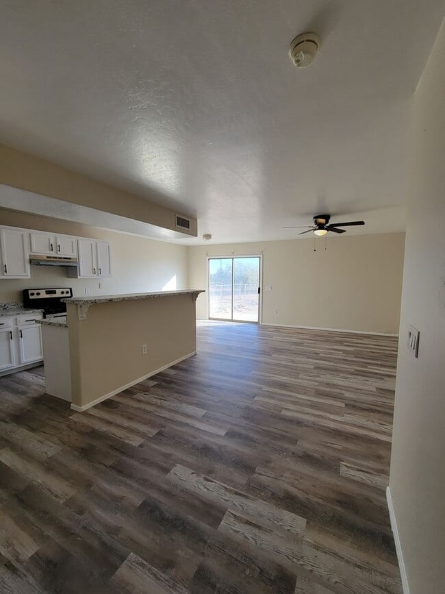 Building Photo - 15147 S Yava Rd
