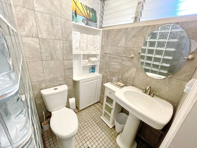 Building Photo - 2 Bedroom 2 Bathroom Condo - Hawai‘i Charm...