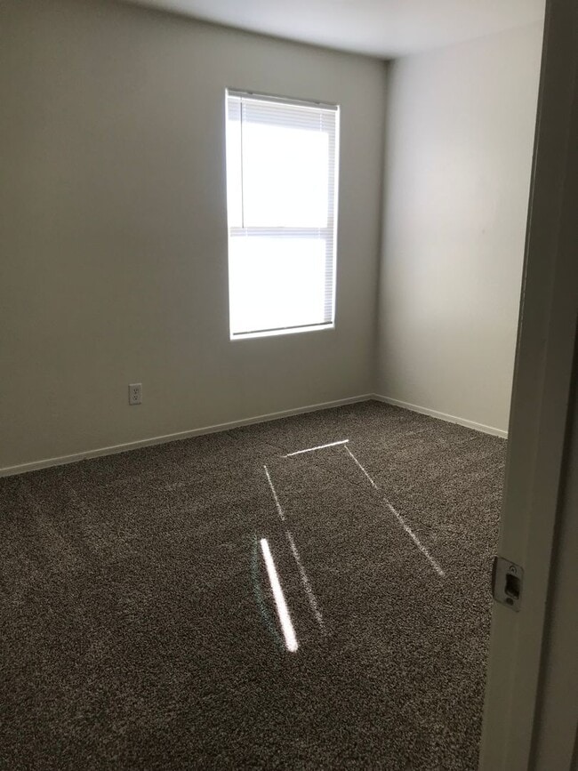 Building Photo - 1 month free rent if rented before New Years Day! Spacious 3br Home in Cortessa $1,899.00