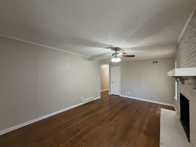Building Photo - Charming 3BR/1.5BA Bartlett Area Home | Brick Fireplace, Tile Kitchen & Fenced Yard
