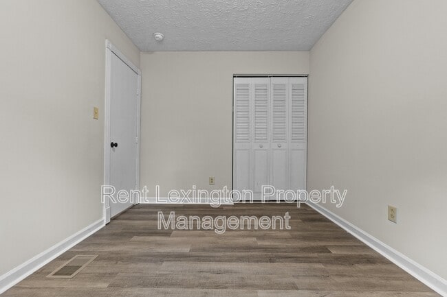 Building Photo - 3609 Sundart Dr