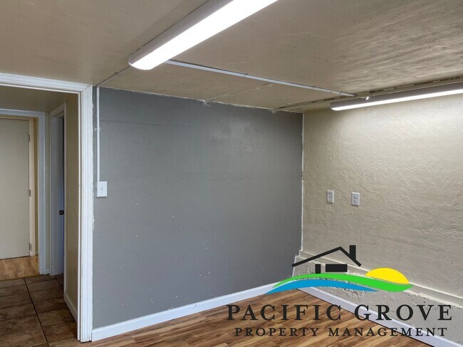 Building Photo - Available Soon! Two Bedroom with Bonus Room in Pacific Grove!