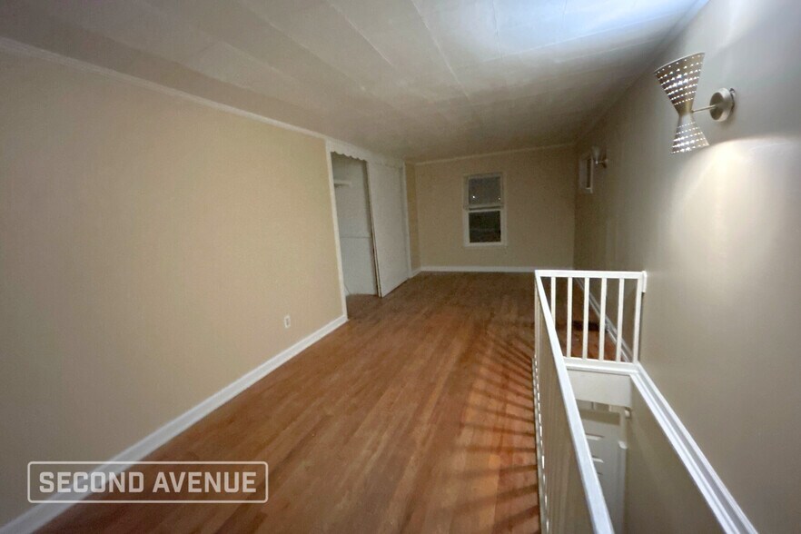 Building Photo - 208 S Thomas Ave