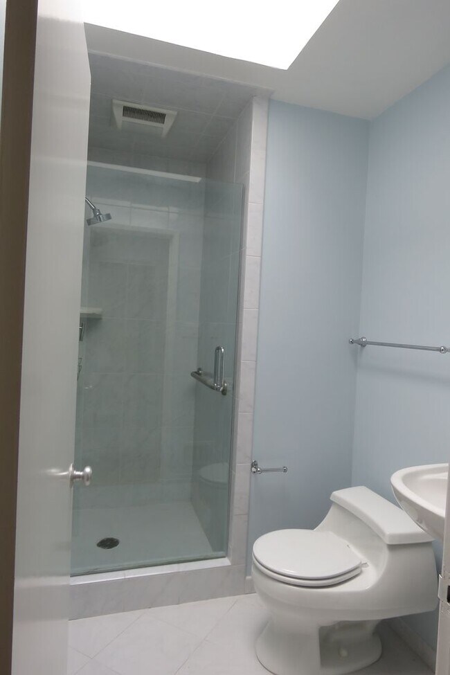 Building Photo - 49 Dellbrook Ave