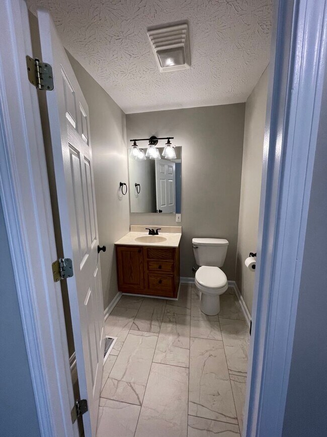 Building Photo - 407/409 Walnut Road