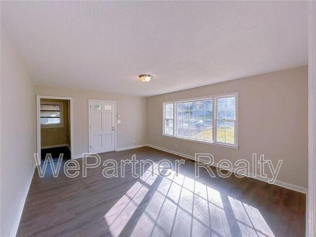Building Photo - 2126 Ivydale St