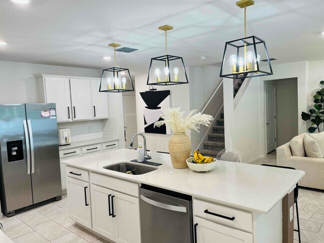 Building Photo - 30572 Thunderbird Dr