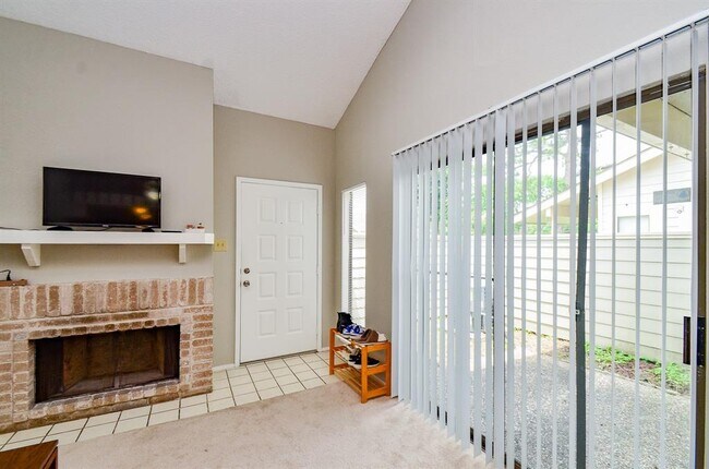 Building Photo - 6211 Ludington Dr