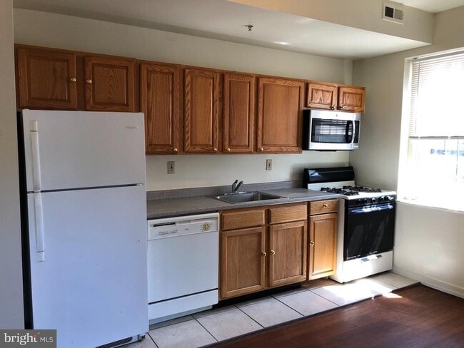 Building Photo - 531 S Ann St