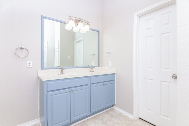 Building Photo - 2031 Brook Meadow Dr