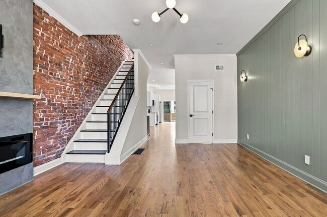 Building Photo - 2409 N 33rd St