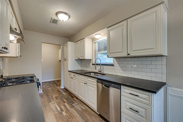 Building Photo - 2101 Warwick Dr