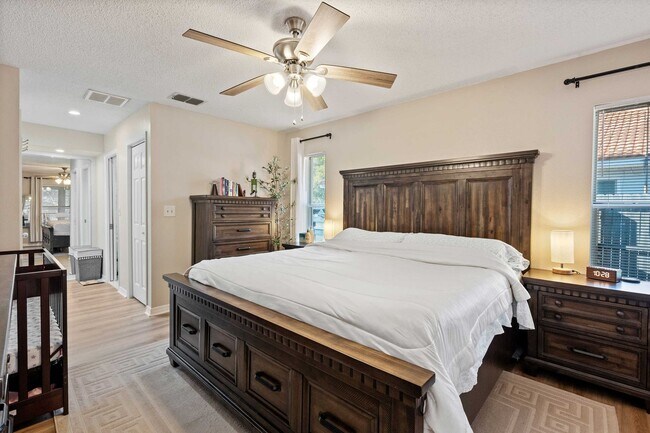 Building Photo - Spacious 3/2 Single Family Home in Spring Hill