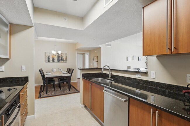 Building Photo - 1551 N Flagler Dr