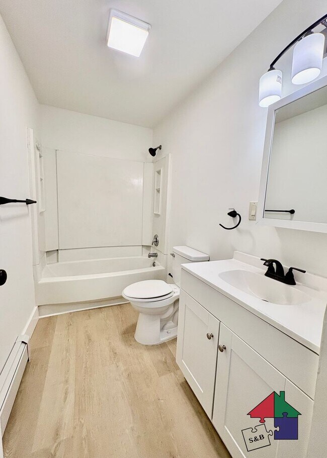 Building Photo - 94 Malletts Bay Ave