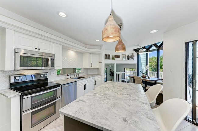 Building Photo - 8102 17th Ave W