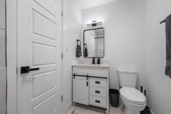Building Photo - 6413 Chimney Creek Cir