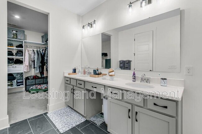 Building Photo - 245 Summer Tanager Dr