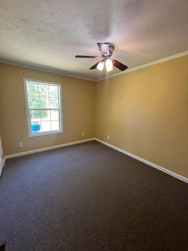 Building Photo - Spacious 3 bedroom 2 bath home in Leland