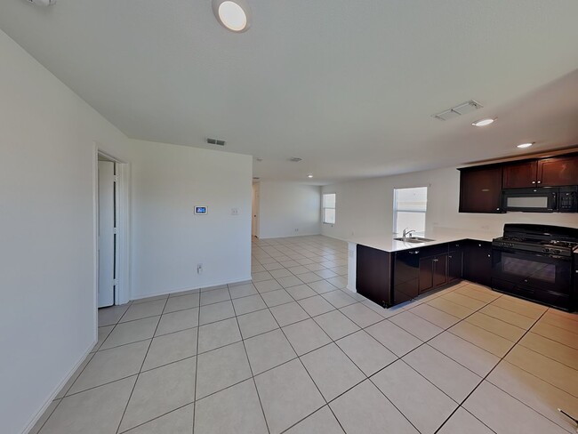 Building Photo - Modern Comfort Meets Prime Location – Single-Story Living at Its Best!