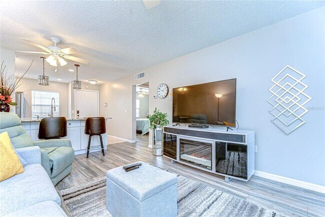 Building Photo - 13870 Oakwood Ln