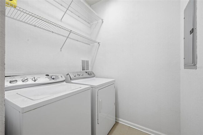 Building Photo - 3356 Robert Trent Jones Dr