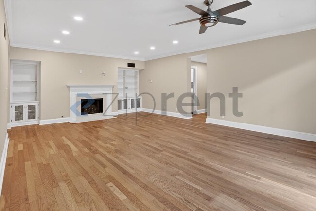 Building Photo - 3638 Peachtree Rd NE