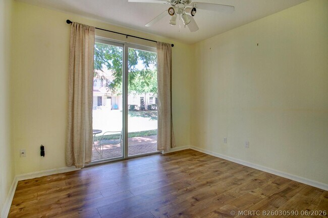 Building Photo - 1020 E Longport Cir