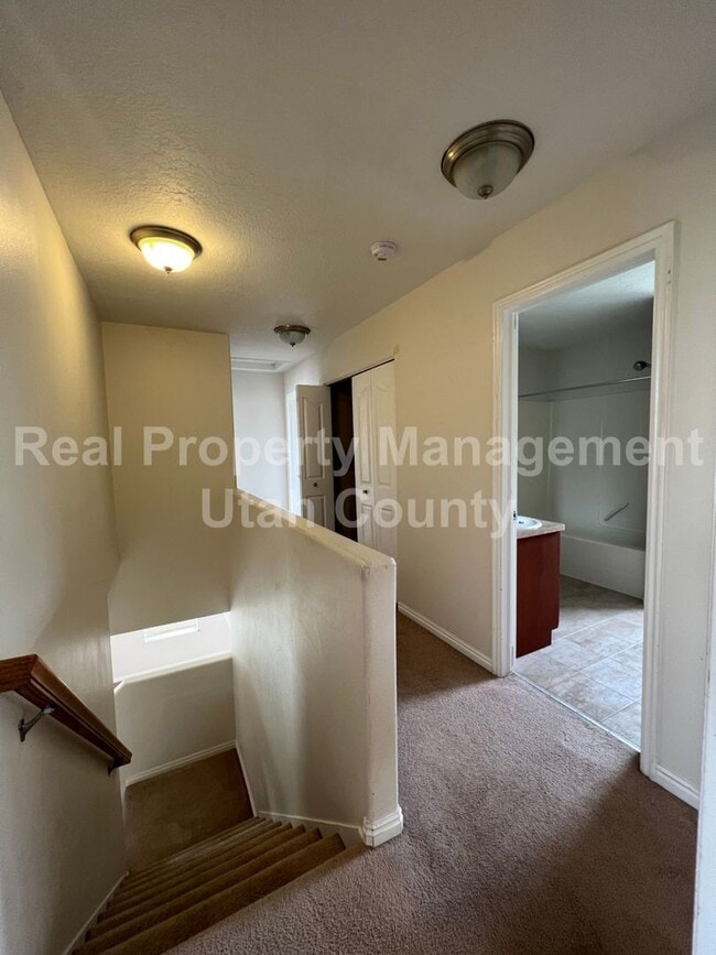Building Photo - Pet Friendly Home with Fully fenced back yard