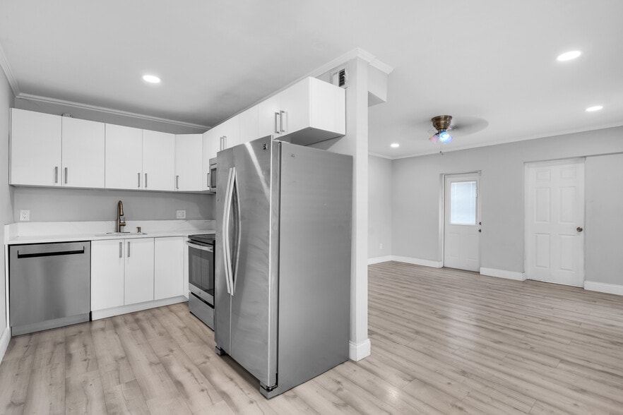 Building Photo - 4500 NE 18th Ave