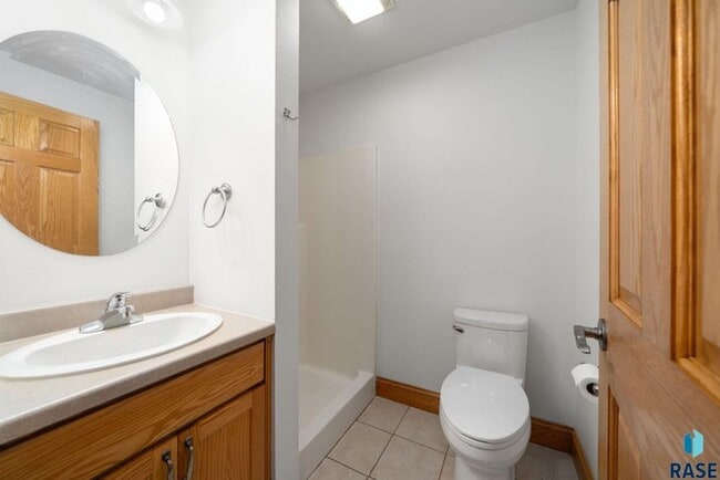 Building Photo - Charming Multi-Level Home! Large Backyard,...