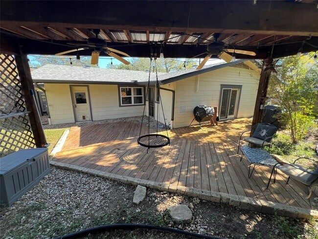 Building Photo - 4506 Oakmont Blvd