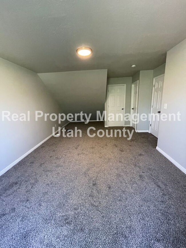 Building Photo - 2252 Harvest Moon Dr
