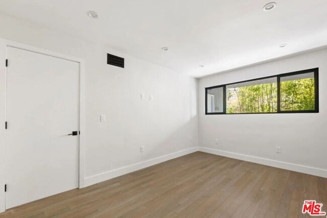 Building Photo - 1450 S Crescent Heights Blvd