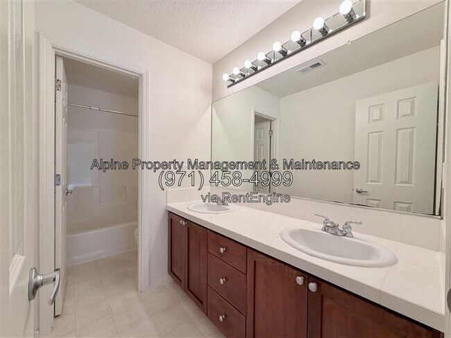 Building Photo - 4143 NW Meisner Dr