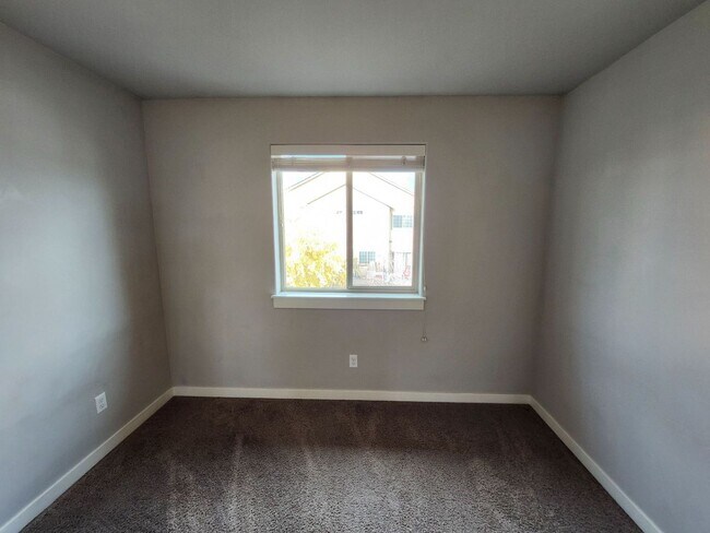 Building Photo - 3035 SW Black Butte Ln