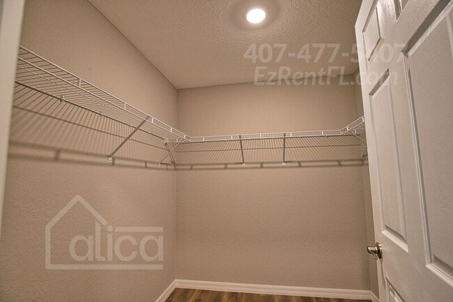 Building Photo - 121 Parish Dr