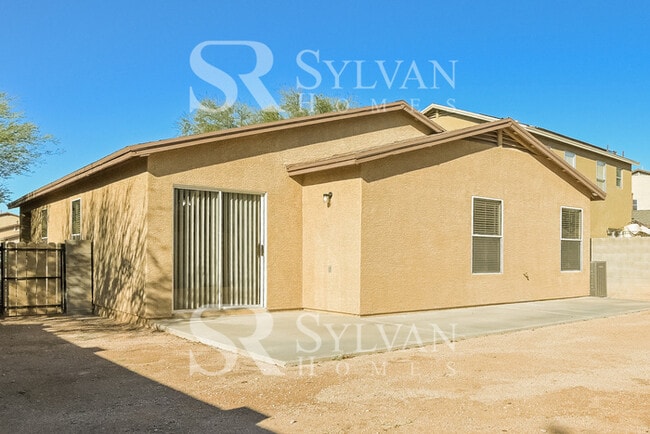 Building Photo - Welcome home to this stunning 3 bedroom, 2...